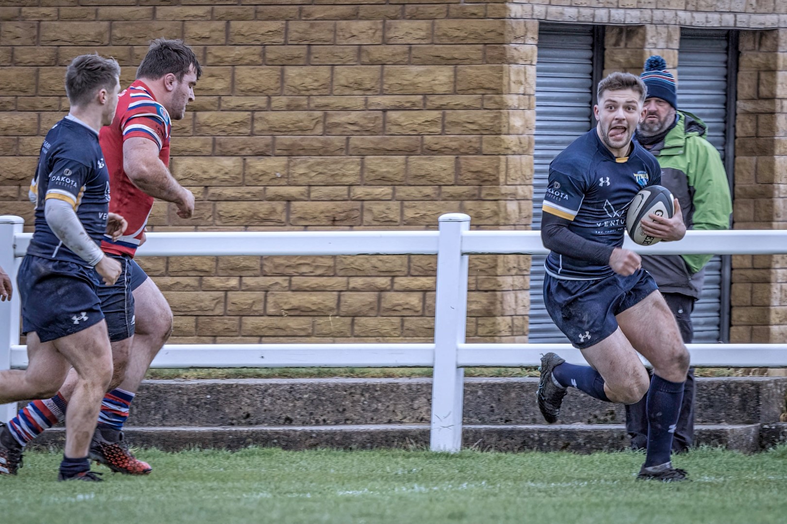 Harry Robinson scoring his first try