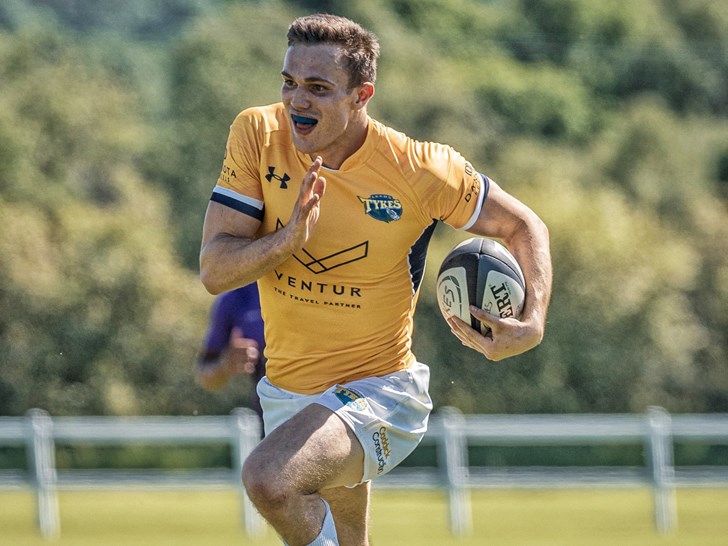 Harry Jukes charges to the try line Leeds Beckett v Leeds Tykes 120621